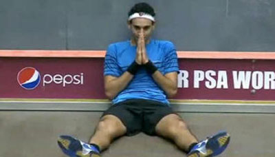 Mohamed El Shorbagy, incredulo dopo aver battuto il n.1 Willstrop nella semifinale del World Open 2012